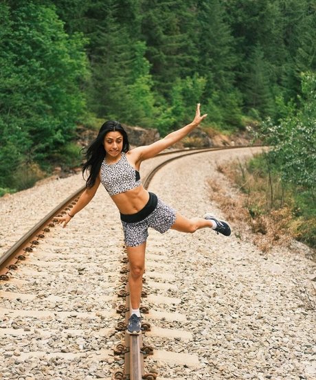 Michelle Khare star hot images