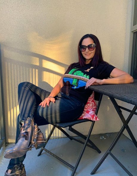 avaaddamsfree naked model pic