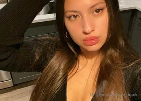 omgbrooke naked model pics