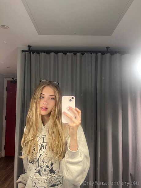 enya4u naked star pic