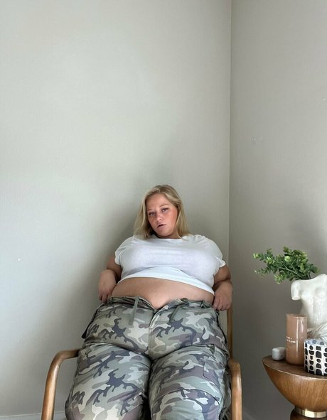 ceciliaxemilybbw naked pornstar picture