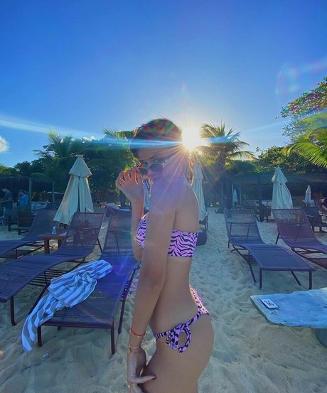 Talita Younan erotic model img