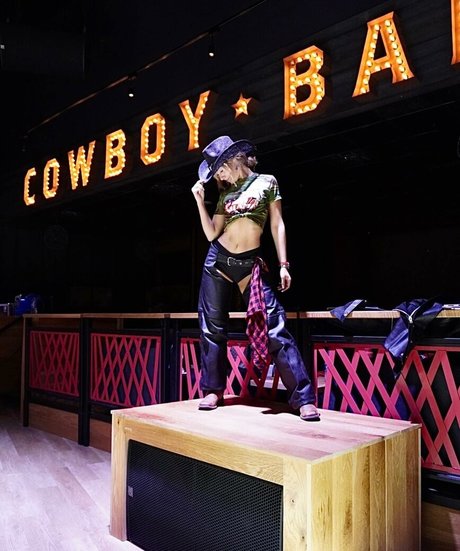 Leslie Machin model nice img