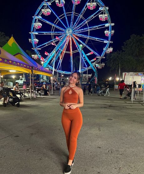 Leslie Machin pornstar beautiful pics