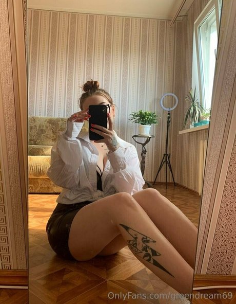 pregnant teacher onlyfans beautiful pic