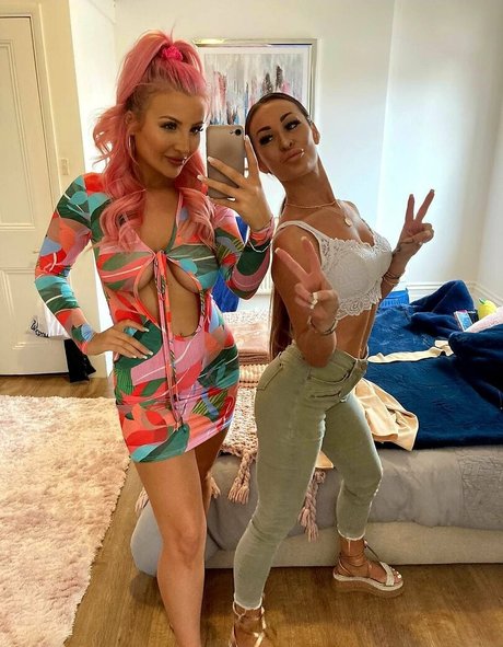 ladyamandarendall model nude pics