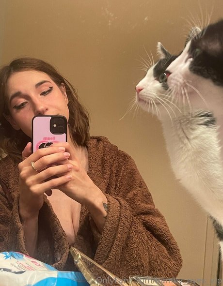 bamby eyes vip erotic model pictures