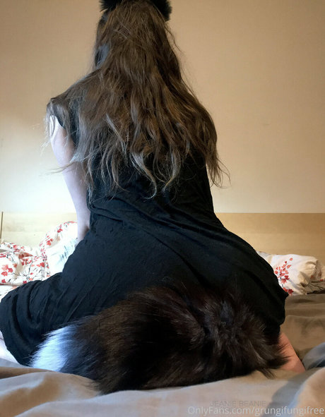 grungifungifree beautiful actress photo