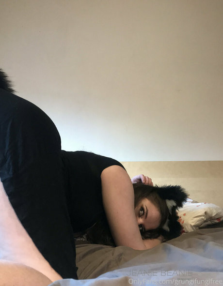 grungifungifree free actress pictures