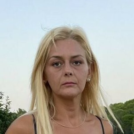 Tarba Firuta hot star photo