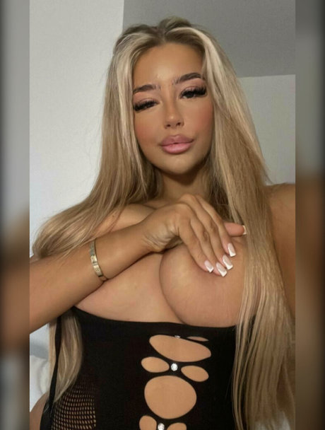 Ela Charlotte exclusive model pictures