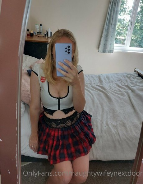 naughtywifeynextdoor star best picture