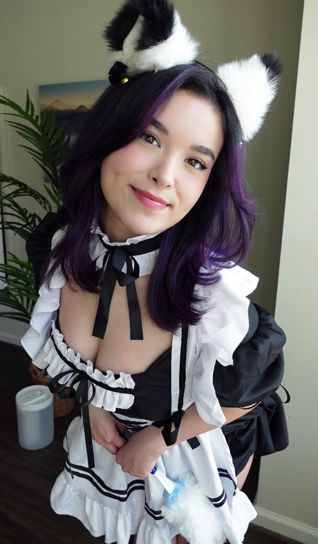 TheMishkaBear exclusive actress pictures