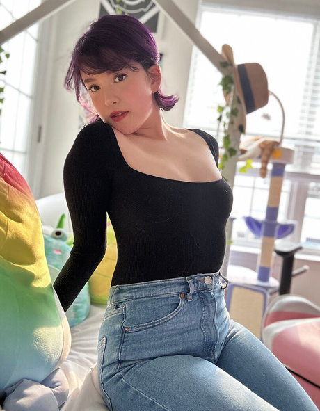 TheMishkaBear sex model img