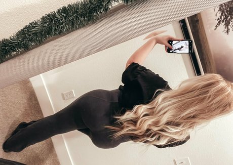 xoxobaiiiifree adult model photo