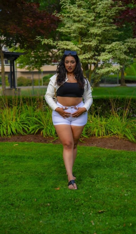 iamrakhi naked model picture