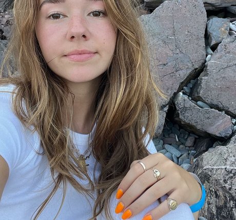 Holly Taylor model adult photo