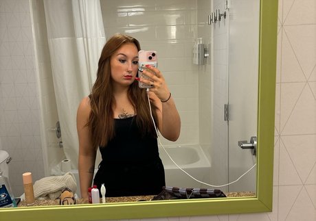 hailei k art actress pic