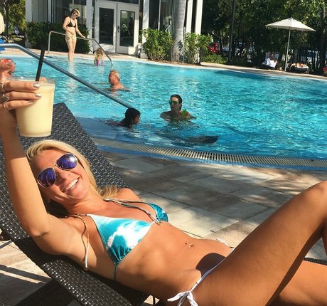 Julia Cole pornstar sex pic