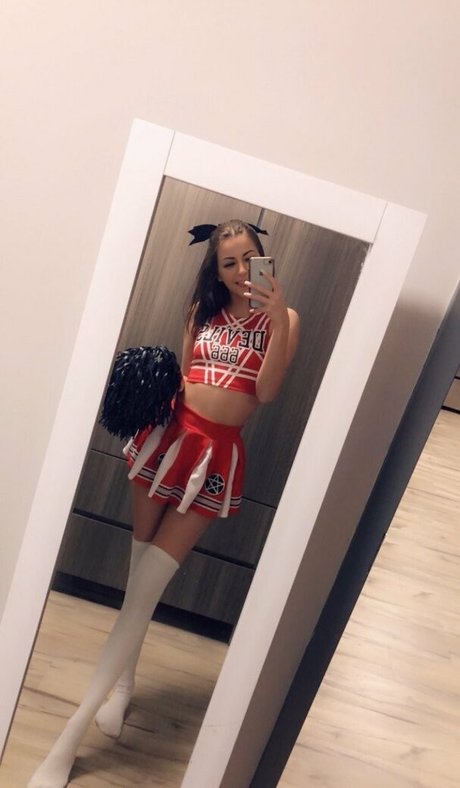 Vera Velvet model nice image