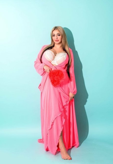 marinajuicyblonde model pretty photos