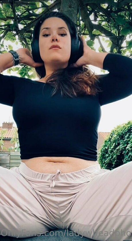 ladywheadphones free actress image