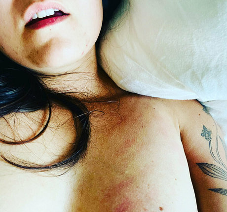 ladywheadphones model pretty gallery