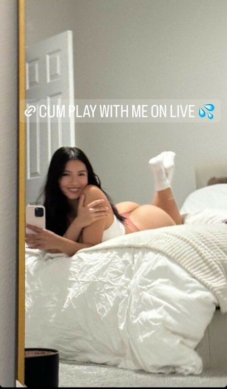 ur6moms9favs model art img