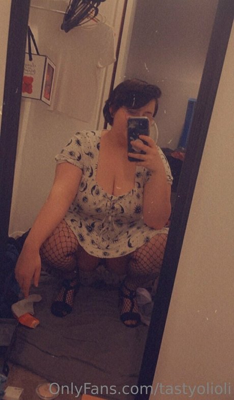 tastyolioli model erotic pictures