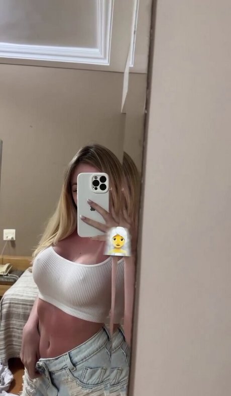 kaarolzx free actress picture