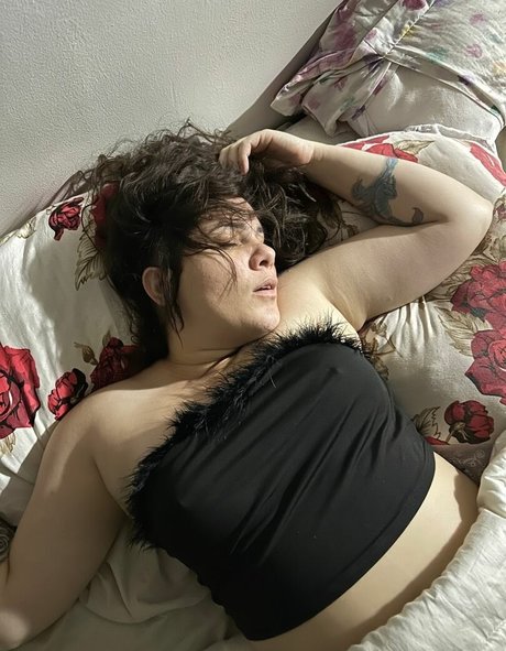 Mayla Souza model art pic