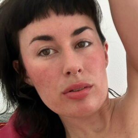 oliveglass naked star image