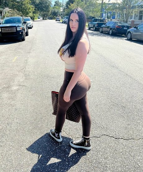 Mizzeves beautiful pornstar image