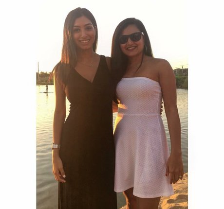 Sasha Kalra star hot photo