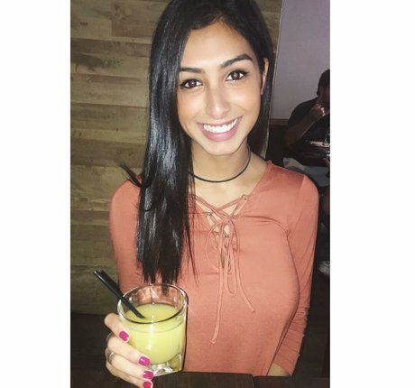 Sasha Kalra star erotic picture