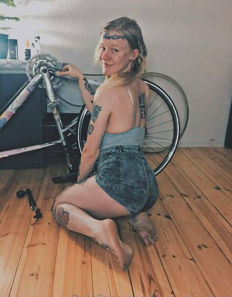 lucy kinky star pornographic galleries