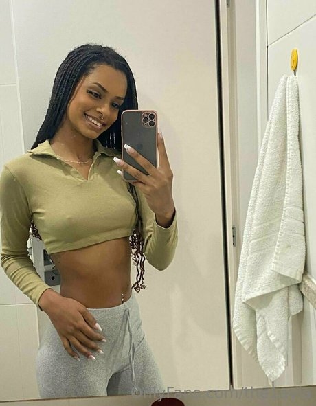 the1ayla nice model image