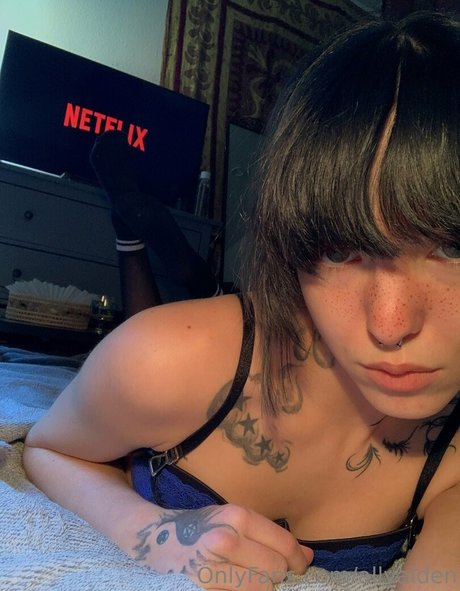 allyalden hot star photo