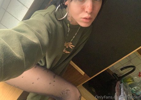 allyalden high quality actress photos