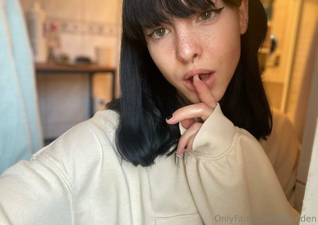 allyalden art model photos