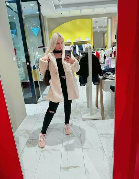 misss sandra vip nude actress img