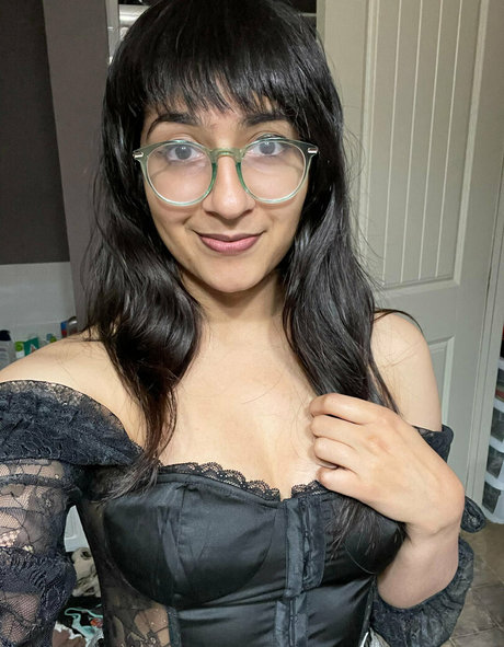 Currymyfavor model beautiful image