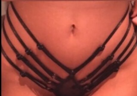 Erica Flavia model top img