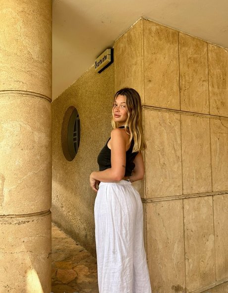 theotherideaofher model erotic photo