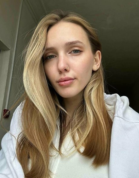 i lina pornographic model picture