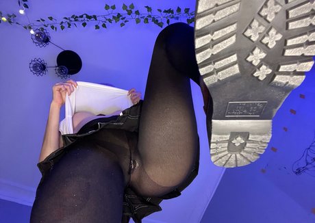 Kira Sin model beautiful photo