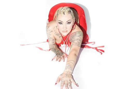 two onlyfans erotic pics