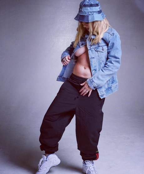 therealroyalskye nice model image