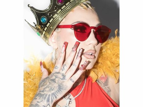 therealroyalskye art model galleries