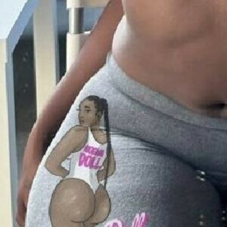 Noemidoll erotic model gallery